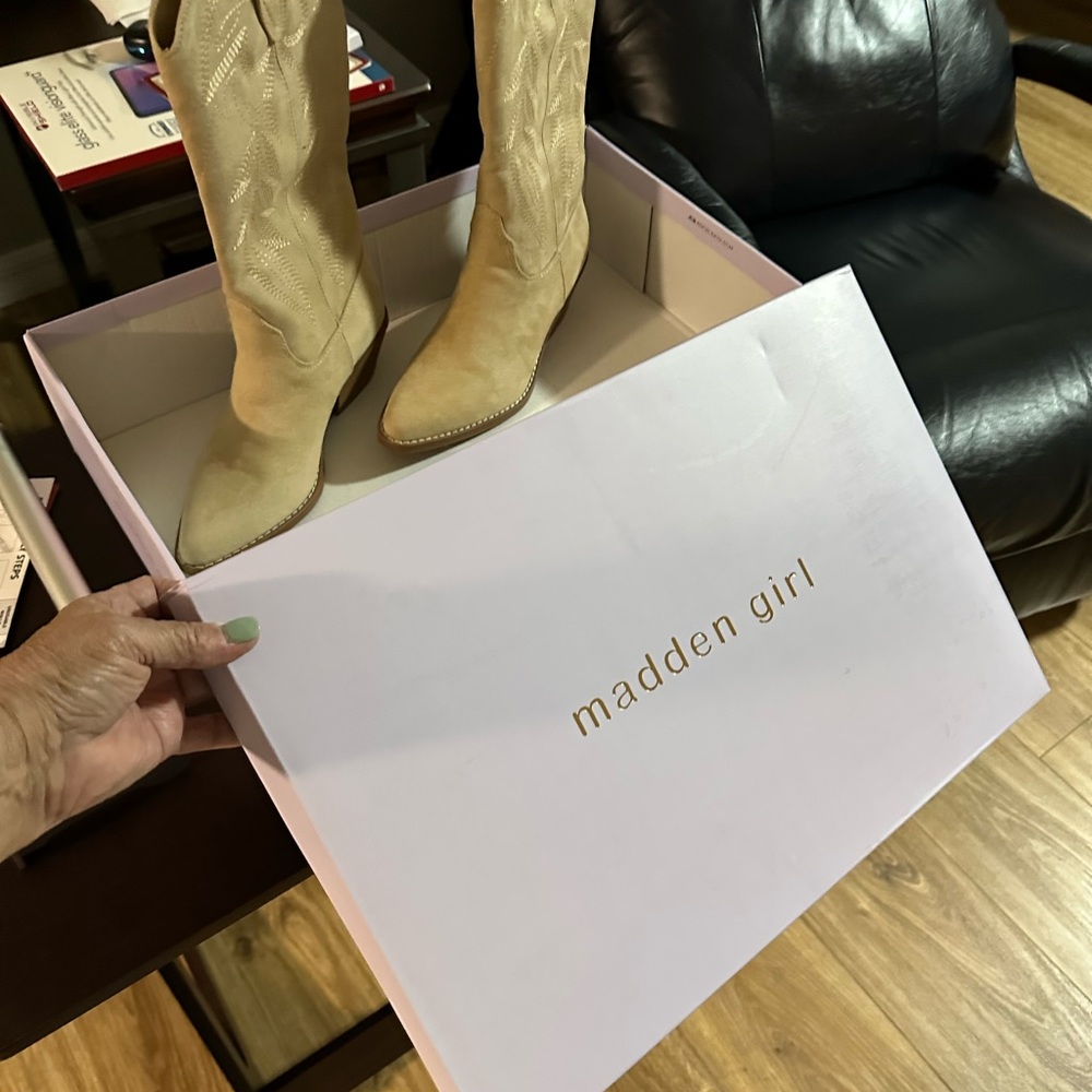 Madden girl boots, size 5